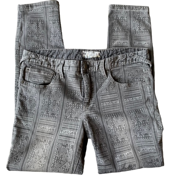 Free People Gray Batik Tribal Aztec Print Ankle Skinny Jean Pants in Sz W 29 - Picture 5 of 10